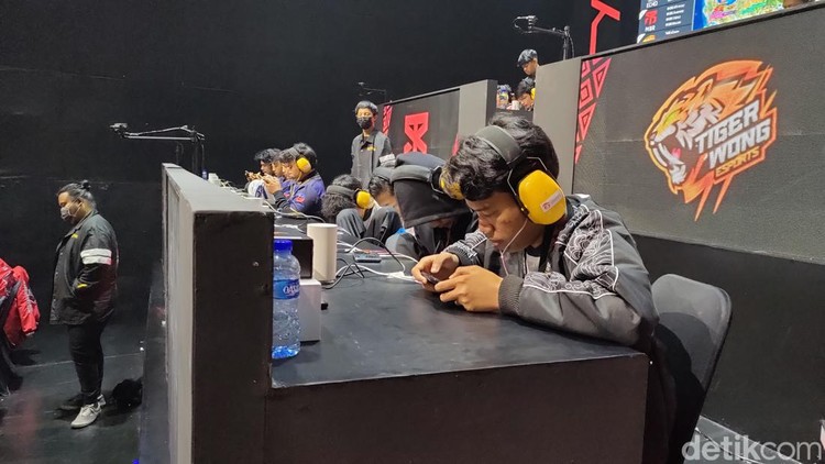 Kejuaraan Free Fire tertinggi di Indonesia mulai digelar hari ini, Jumat, 3 Maret 2023. Total ada 18 tim yang bersaing memperebutkan gelar juara FFML Season 7.