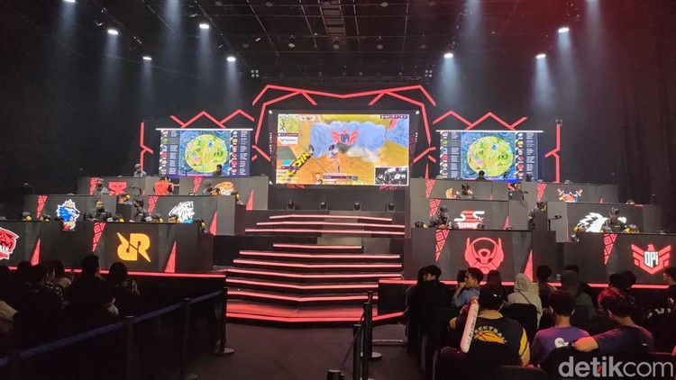 Kejuaraan Free Fire tertinggi di Indonesia mulai digelar hari ini, Jumat, 3 Maret 2023. Total ada 18 tim yang bersaing memperebutkan gelar juara FFML Season 7.