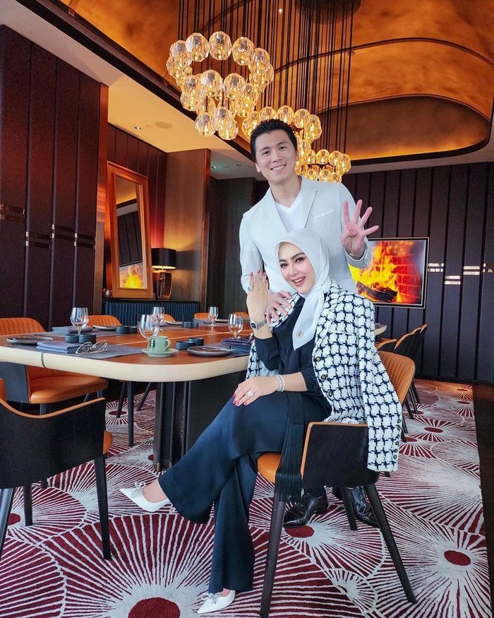 Syahrini dan Reino Barack