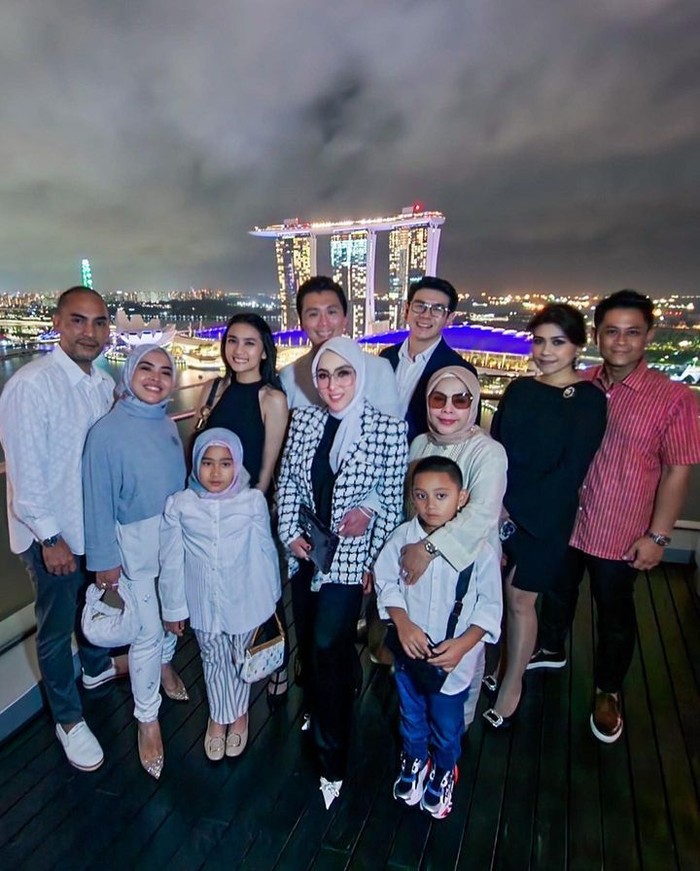Syahrini dan Reino Barack Syahrini dan Reino Barack
