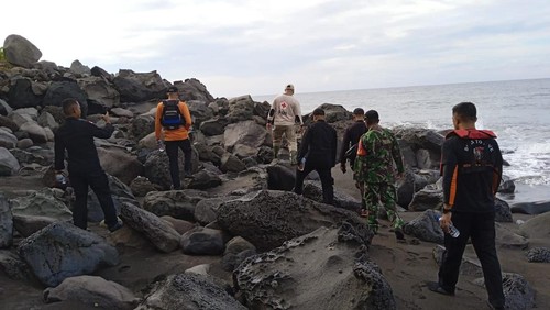 Tim SAR gabungan menyetop pencarian ayah dan anak yang hilang saat memancing. Pencarian disetop pada hari ketujuh.