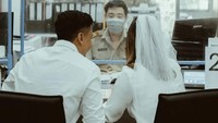 Pernikahan adik Vidi Aldiano digelar di Bangrak District Office atau seperti tempat pencatatan sipil pada 27 Februari 2023. Foto: dok. Instagram Devina