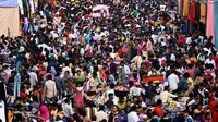 Holi merupakan festival Hindu yang menandai awal musim semi yang dirayakan di seluruh India.   