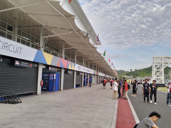 Penyelenggara WSBK 2023 tidak akan mengundang Rara atau pawang hujan lainnya meskipun gelaran WSBK diprediksi hujan.