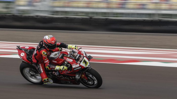 LOMBOK, INDONESIA - MARCH 3: Spanish superbike rider Alvaro Bautista of Aruba.it-Racing Ducati in action during free practice of Indonesia Round - World Superbike Championship 2023 at Pertamina Mandalika International Circuit in Lombok, Indonesia on March 3, 2023. (Photo by Johannes P. Christo/Anadolu Agency via Getty Images)