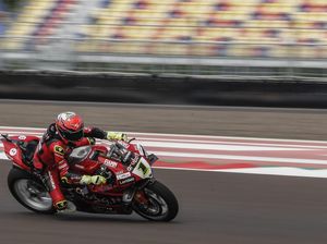 Hasil Race 1 WSBK Mandalika: Bautista Tercepat Ungguli Toprak