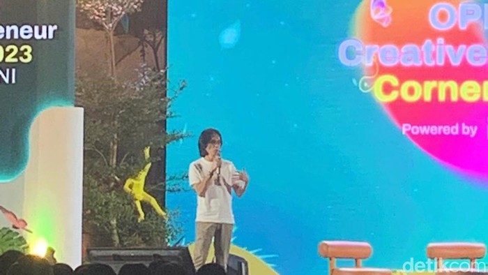 Angga Sasongko saat acara OPPO Creativepreneur Corner 2023