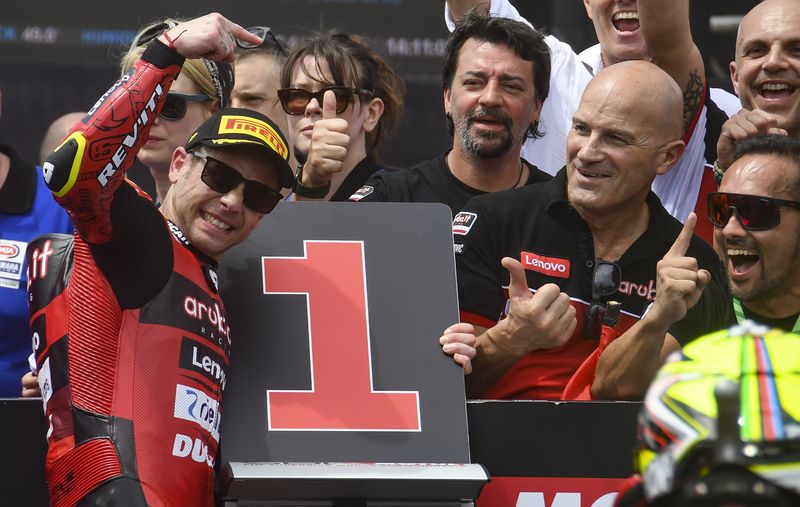 Alvaro Bautista berhasil menjadi yang tercepat pada race 1 World Superbike (WSBK) Mandalika, Sabtu (4/3). Ia mengungguli sang juara bertahan Toprak Razgatlioglu.
