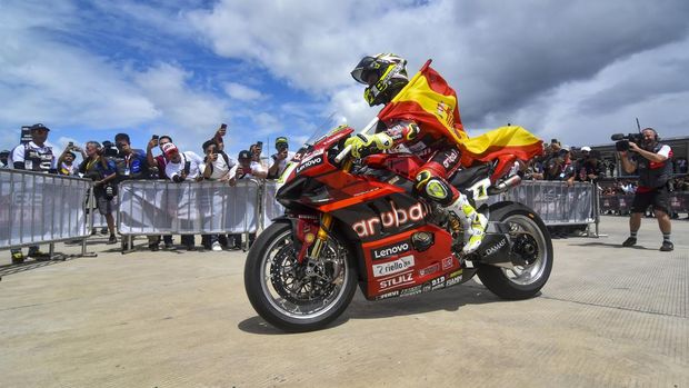 Alvaro Bautista berhasil menjadi yang tercepat pada race 1 World Superbike (WSBK) Mandalika, Sabtu (4/3). Ia mengungguli sang juara bertahan Toprak Razgatlioglu.