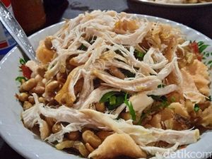 Sarapan Nikmat di Bubur Ayam Sunda Sudirman yang Kondang Sejak 1999