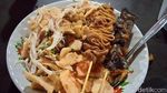 Sarapan Nikmat di Bubur Ayam Sunda Sudirman yang Kondang Sejak 1999