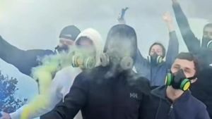 Legislator Dorong Usut Pidana Bule Rusia Nyalakan Bom Asap di Kawah Ijen