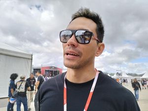 Video: Darius Sinathrya Cinta Banget Sama Motor, Hobi Touring-Balapan
