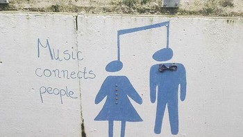 Ide desain yang menarik, tapi sebaiknya ganti dengan not musik yang lain. Foto: Reddit via Bored Panda