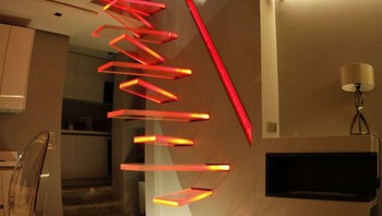 Desain tangga-tangga yang terlalu kreatif sampai bikin bingung dan takut jatuh. Foto: Reddit via Bored Panda