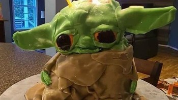 Cake Yoda yang menyedihkan. Foto: Reddit via Bored Panda
