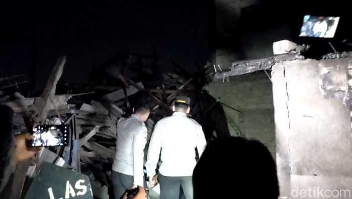 Evakuasi korban kebakaran Depo Pertamina Plumpang