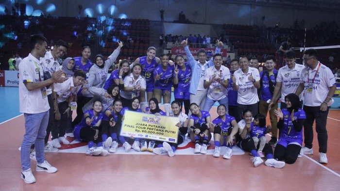 Tim putri Bandung Bank bjb Tandamata mendapat uang pembinaan usai tampil sebagai juara di putaran satu final four Proliga 2023.