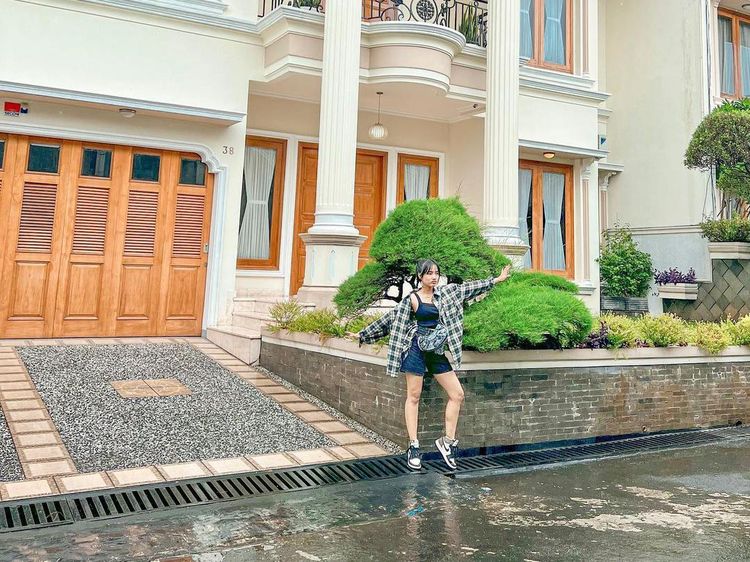 Megah dan Mewah! 10 Potret Rumah Baru Fuji yang Dibeli di Usia 20 Tahun