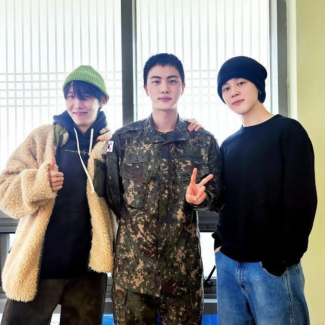 Jin BTS di Kamp Militer