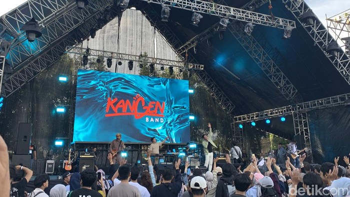 Kangen Band saat tampil di Now Playing Festival