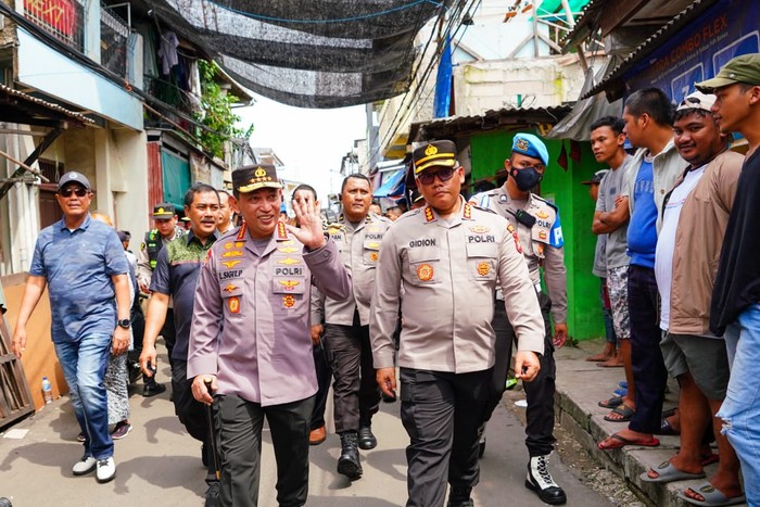 Kapolri Jenderal Listyo Sigit Prabowo cek TKP Kebakaran Depo Pertamina Plumpang Kapolri Jenderal Listyo Sigit Prabowo cek TKP Kebakaran Depo Pertamina Plumpang
