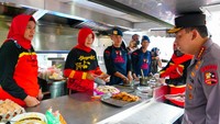 Kapolri sejak awal telah menginstruksikan seluruh jajarannya untuk bergerak cepat memberikan bantuan kepada masyarakat. Mulai dari kesiapan Rumah Sakit (RS) Polri, proses identifikasi, mendirikan dapur lapangan dan lainnya.