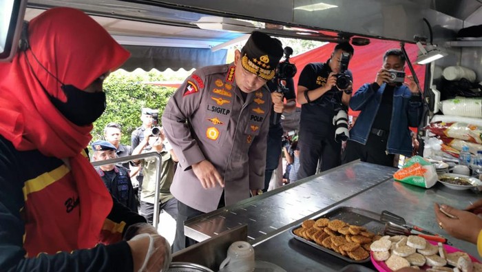 Kapolri Jenderal Listyo Sigit Prabowo tinjau posko evakuasi korban kebakaran Depo BBM Plumpang