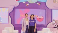 Surabaya X Beauty juga menyuguhkan talk show seputar kecantikan. Salah satunya talk show bertajuk Memberdayakan Industri Kecantikan untuk Dampak yang Lebih Besar oleh Female Daily Network dan Azarine. (Foto: Wisnu Setiadarma/detikJatim)