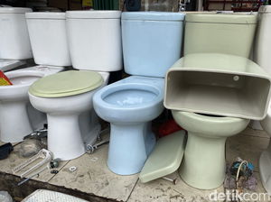 Tips Mudah Membersihkan dan Mencegah Kerak di Lubang Kloset