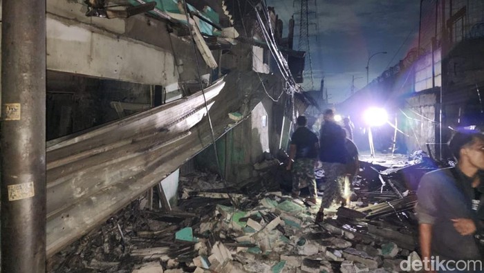 Kondisi Kampung Rawa Badak Selatan, Koja, Jakarta Utara, usai kebakaran Depo Pertamina Plumpang, 4 Maret 2023 dini hari. (Farih MS/detikcom)