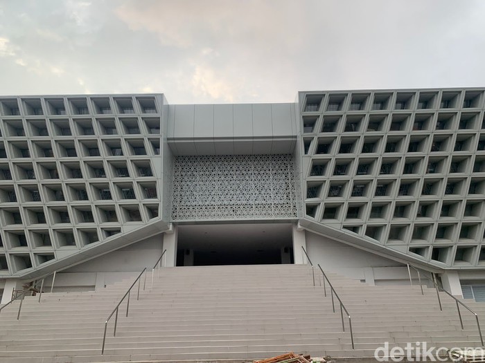 Masjid Islamic Center Jatim Masjid Islamic Center Jatim yang didesain Ridwan Kamil hampir rampung. Meski belum rampung 100 persen, masjid tersebut akan digunakan saat Ramadhan.