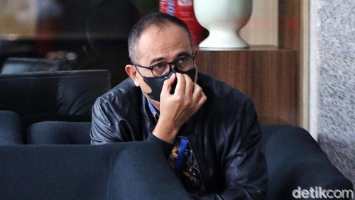 Rafael Alun Trisambodo mengundurkan diri sebagai pejabat Kemenkeu RI. Namun, pengunduran itu ditolak. Lantas, mengapa pengunduran diri Rafael Alun ditolak?