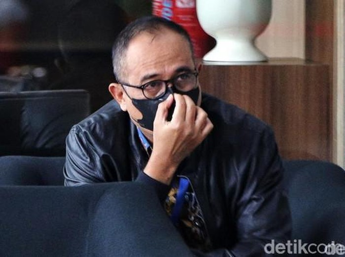 Rafael Alun Trisambodo mengundurkan diri sebagai pejabat Kemenkeu RI. Namun, pengunduran itu ditolak. Lantas, mengapa pengunduran diri Rafael Alun ditolak?