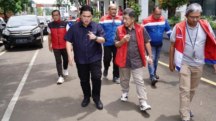 Menteri BUMN Erick Thohir menyambangi Depo Pertamina Plumpang, Jakut, Sabtu (4/3/2023) siang. Erick menegaskan akan mengawal kasus kebakaran tersebut.