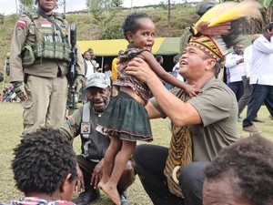 Pangkostrad Kunjungi Intan Jaya Papua, Semangati Prajurit-Bahagiakan Warga