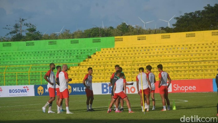 Pemain PSM Makassar saat menjalani sesi official training (OT) jelang kontra Persis Solo.
