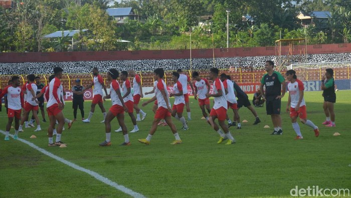 Pemain PSM Makassar saat menjalani sesi official training (OT) jelang kontra Persis Solo.