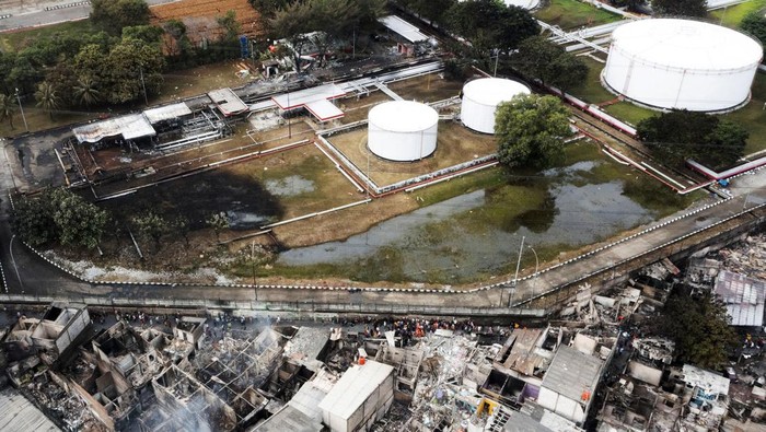 Penampakan Terkini Depo BBM Plumpang Usai Kebakaran Semalam Kebakaran yang melanda Depo Pertamina Plumpang, Koja, Jakarta Utara, telah padam, Sabtu (4/3/2023). Begini kondisi terkini depo usai kebakaran.