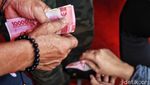 Pengungsi Kebakaran Plumpang Terima Bantuan Uang Tunai