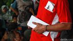 Pengungsi Kebakaran Plumpang Terima Bantuan Uang Tunai