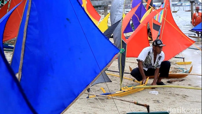 Perahu Jong, permainan tradisional nelayan Kepri yang masih eksis sampai sekarang.