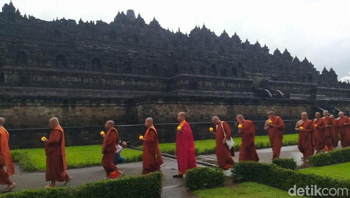 Perayaan Magha Puja di pelataran Candi Borobudur, Magelang, Sabtu (4/3/2023).