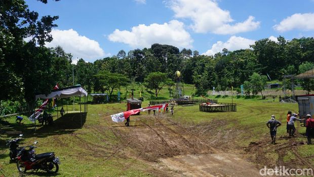 Persiapan KenDuren Wonosalam, acara bagi-bagi durian lokal gratis di Jombang.