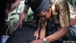 Suasana Duka Pemakaman Praka Jumardi yang Gugur Ditembak KKB