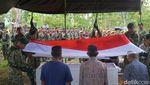 Suasana Duka Pemakaman Praka Jumardi yang Gugur Ditembak KKB