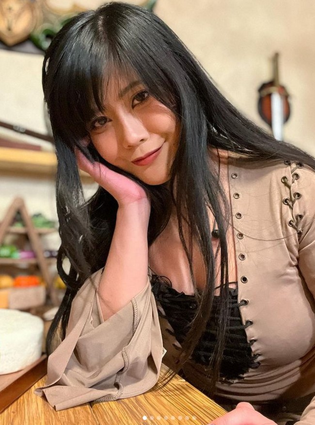 Awal tahun ini, Quqco juga melanggar aturan dengan membuat gerakan eksplisit di area dada, bokong dan area kelaminnya. Foto: dok. Instagram/@hello.quqco