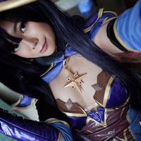 Di Twitchnya, Quqco kerap kali live streaming bermain game Dark Souls dan Genshin. Inilah penampilan Quqco tampil cosplay menirukan karakter Mona di game Genshin. Foto: dok. Instagram/@hello.quqco