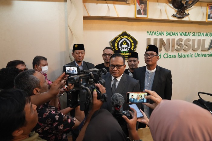 Rektor Prof Dr Gunarto