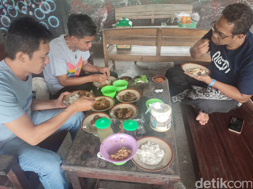 Rica Menthok Le Man di Kemuning, Karanganyar